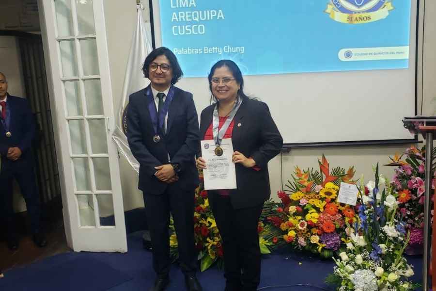 Dra. Fanny Casado recibió distinción del Colegio Químico del Perú