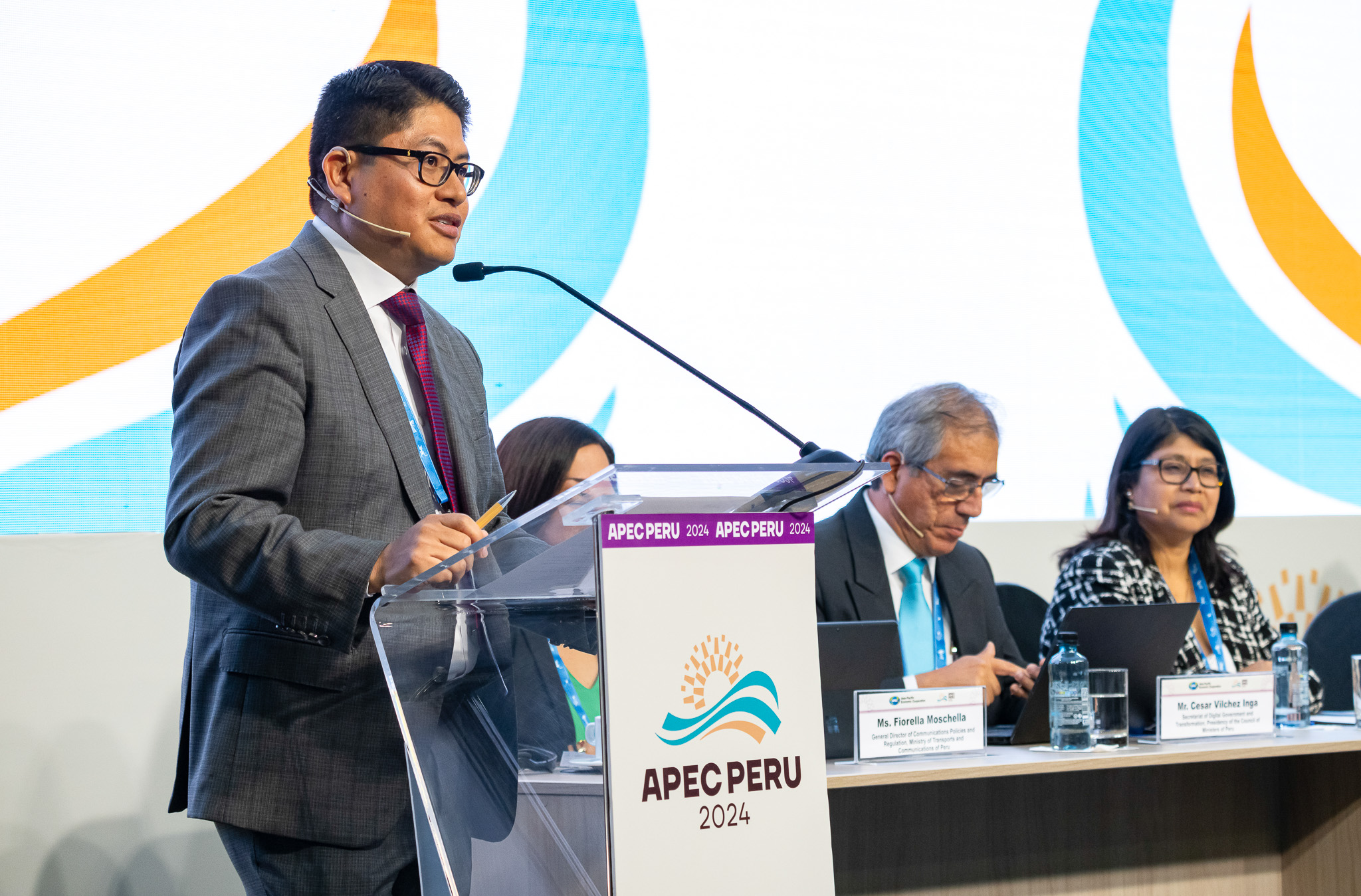 APEC 2024: Profesor Alan Ramírez participó de la Segunda Reunión de Altos Funcionarios (SOM2) en el Grupo de Trabajo de Telecomunicaciones e Información (TELWG)